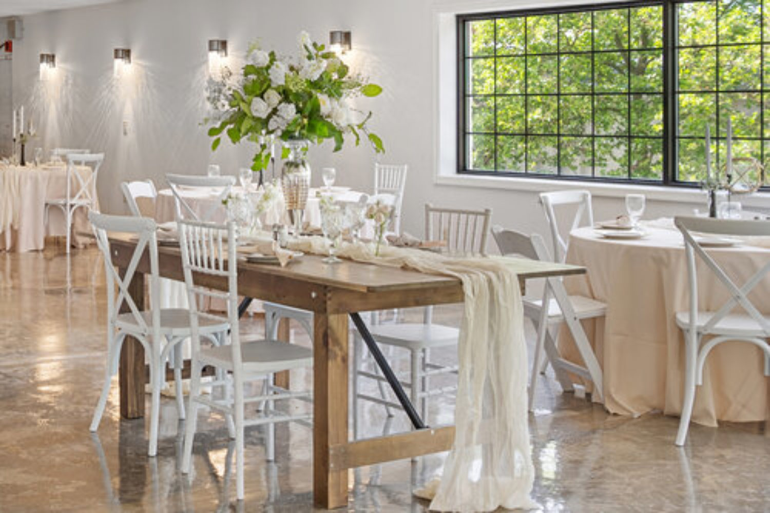 Coastal-59-Wedding-Venue-Elegant-White-Green-Flowers-Decor