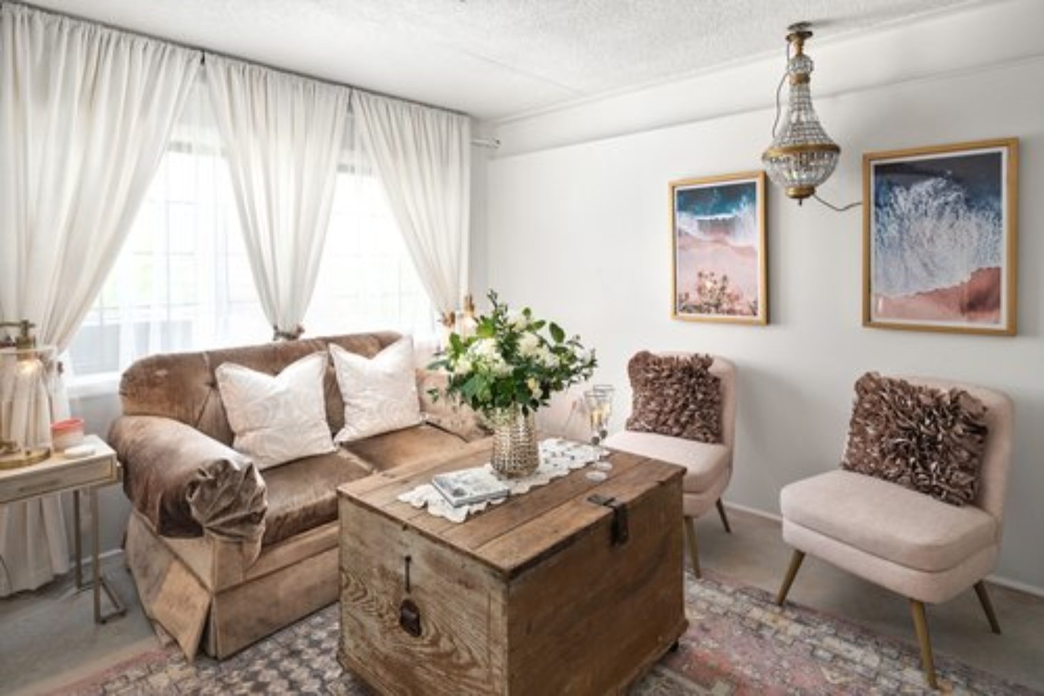 Coastal-59-Wedding-Venue-Ocean-City-Maryland-Bridal-Suite-Couches-Thistle-Flower-Bar-Champagne-Elegant